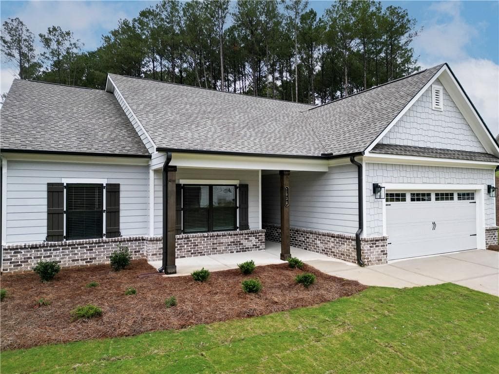 4 bedroom, 3 bathroom, 2,203 sq ft single family residence under contract at 1038 Red Oak Lane, Loganville, GA 30052 — photo 2