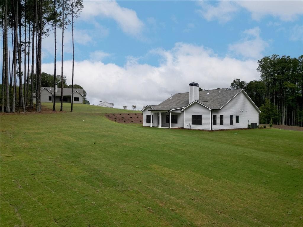 4 bedroom, 3 bathroom, 2,203 sq ft single family residence under contract at 1038 Red Oak Lane, Loganville, GA 30052 — photo 3