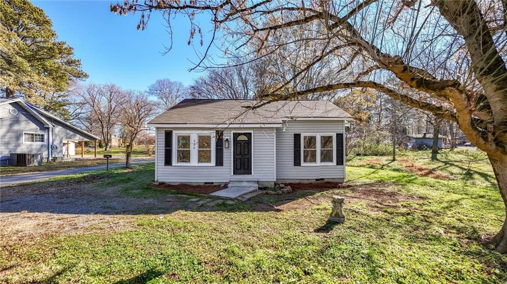 3 bedroom, 1 bathroom, 870 sq ft single family residence under contract at 562 Highland Avenue, Summerville, GA 30747 — photo 3