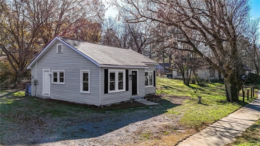 3 bedroom, 1 bathroom, 870 sq ft single family residence under contract at 562 Highland Avenue, Summerville, GA 30747 — photo 4