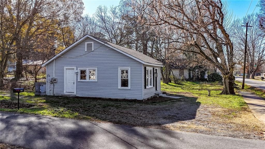 3 bedroom, 1 bathroom, 870 sq ft single family residence under contract at 562 Highland Avenue, Summerville, GA 30747 — photo 6