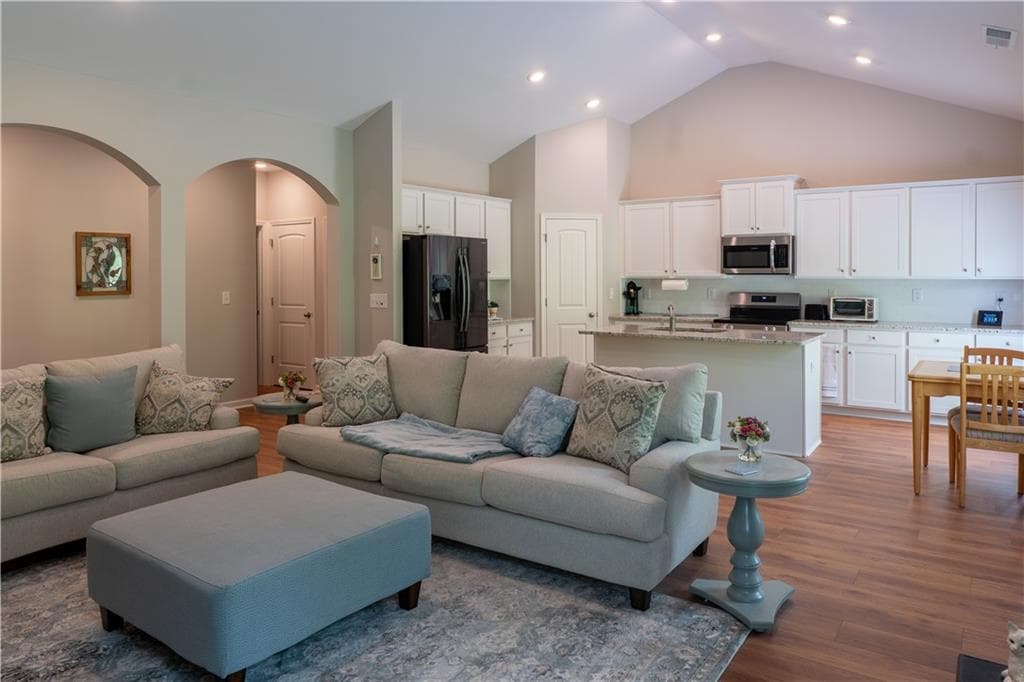 3 bedroom, 2 bathroom, 1,643 sq ft single family residence for sale at 46 Roundabout Lane, Adairsville, GA 30103 — photo 5