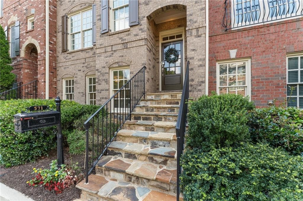 4 bedroom, 4 bathroom, 2,898 sq ft townhouse sold at 571 Parkside Village Way, Marietta, GA 30060