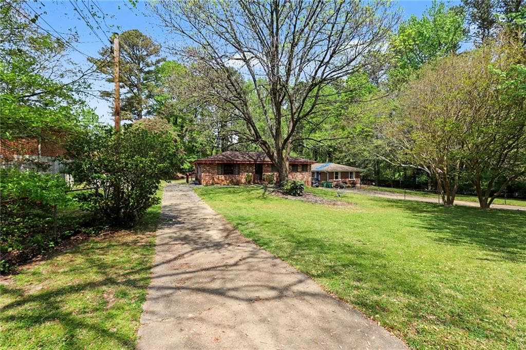 3 bedroom, 2 bathroom, 1,422 sq ft single family residence under contract at 7019 Lakeview Lane, Doraville, GA 30360 — photo 3