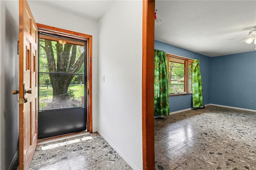 3 bedroom, 2 bathroom, 1,422 sq ft single family residence under contract at 7019 Lakeview Lane, Doraville, GA 30360 — photo 5
