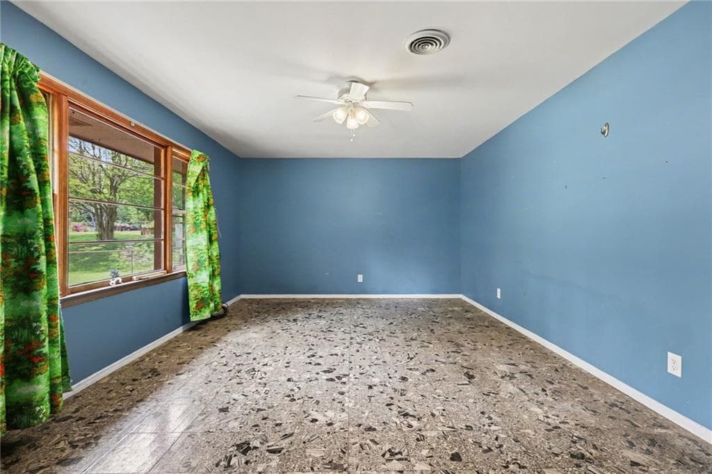 3 bedroom, 2 bathroom, 1,422 sq ft single family residence under contract at 7019 Lakeview Lane, Doraville, GA 30360 — photo 7