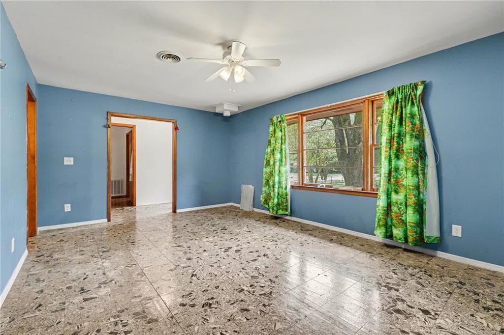 3 bedroom, 2 bathroom, 1,422 sq ft single family residence under contract at 7019 Lakeview Lane, Doraville, GA 30360 — photo 8
