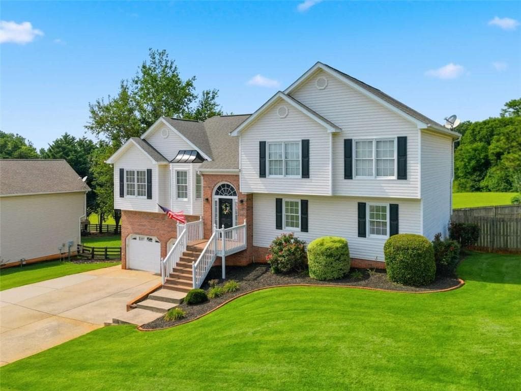 4 bedroom, 3 bathroom, 2,380 sq ft single family residence for sale at 6 Cain Drive, Cartersville, GA 30121 — photo 2