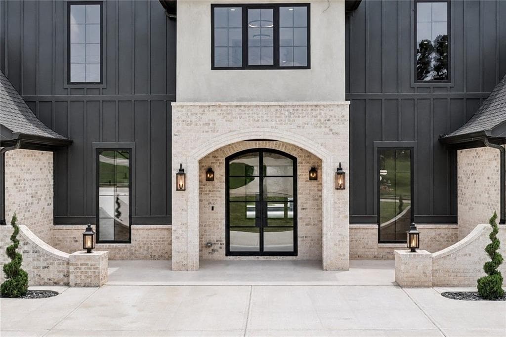 5 bedroom, 8 bathroom, 6,172 sq ft single family residence under contract at 6569 Misty Harbor Court, Flowery Branch, GA 30542 — photo 4