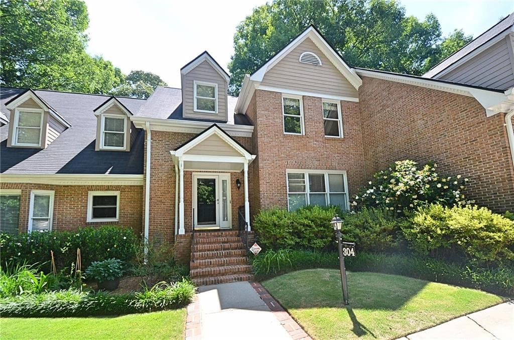 3 bedroom, 4 bathroom, 2,982 sq ft condominium under contract at 304 Wood Lake Drive, Athens, GA 30606 — photo 2