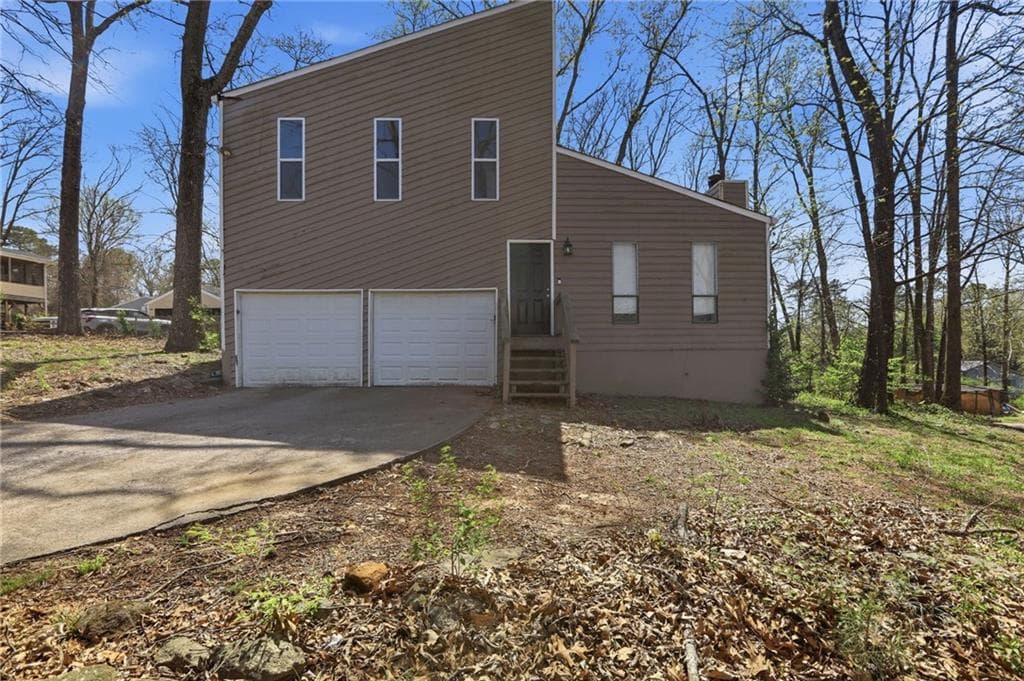 3 bedroom, 3 bathroom, 1,200 sq ft single family residence for sale at 212 Trickum Hills Lane, Woodstock, GA 30188