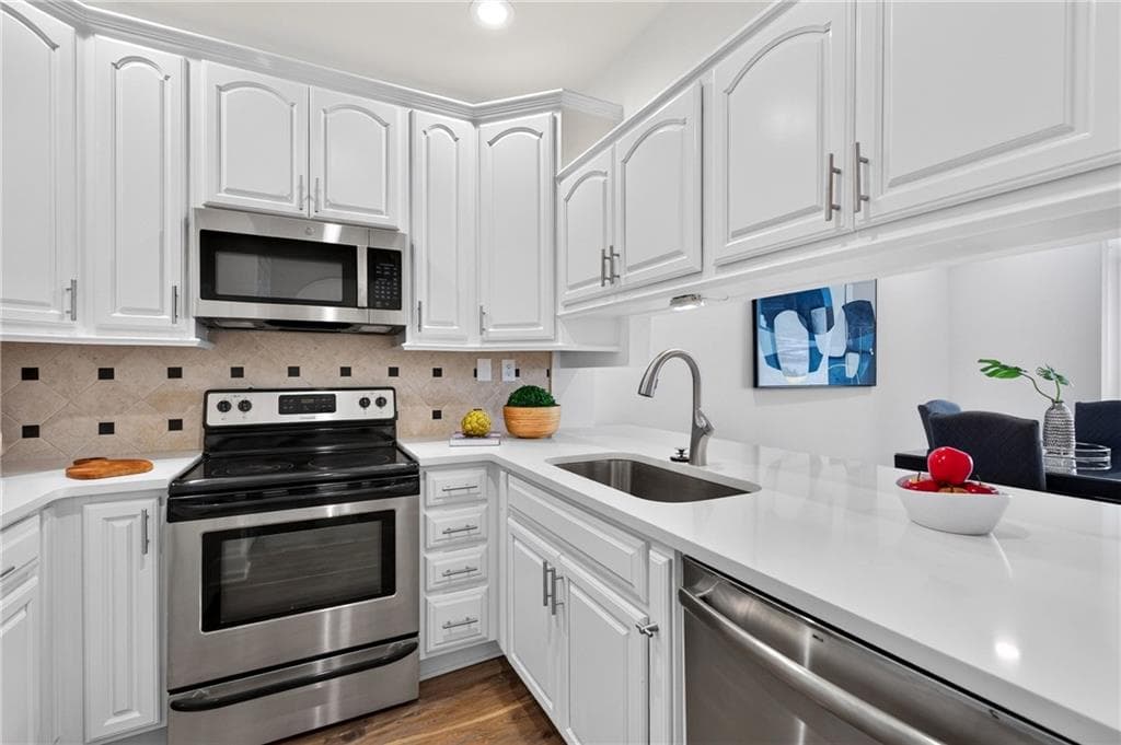 2 bedroom, 2 bathroom, 1,323 sq ft condominium for sale at 2499 Peachtree Road 508, Atlanta, GA 30305 — photo 7