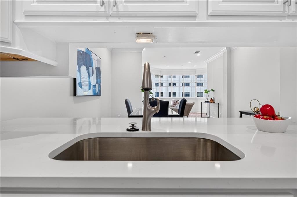 2 bedroom, 2 bathroom, 1,323 sq ft condominium for sale at 2499 Peachtree Road 508, Atlanta, GA 30305 — photo 9