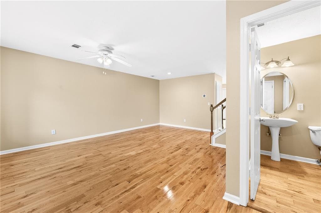 3 bedroom, 3 bathroom, 1,192 sq ft townhouse for rent at 2266 Oak Glenn Circle, Duluth, GA 30096 for $2,000 a month — photo 5