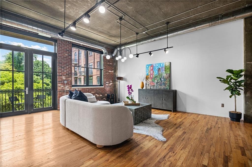 1 bedroom, 1 bathroom, 1,080 sq ft condominium for sale at 3235 Roswell Road 620, Atlanta, GA 30305 — photo 3