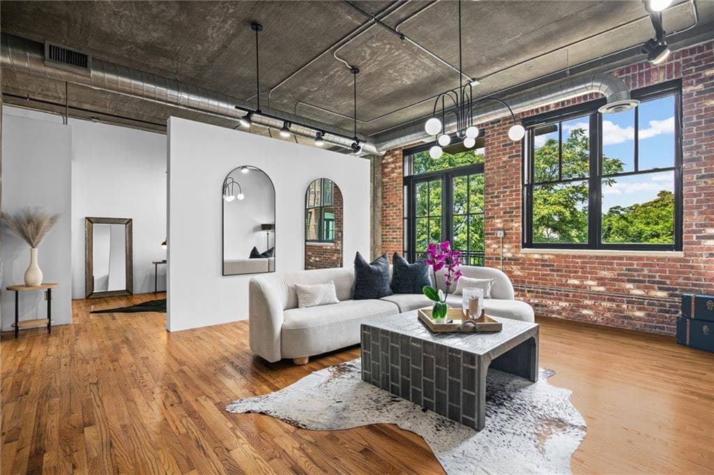1 bedroom, 1 bathroom, 1,080 sq ft condominium for sale at 3235 Roswell Road 620, Atlanta, GA 30305 — photo 4