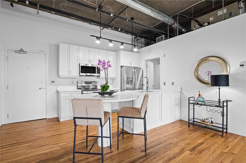 1 bedroom, 1 bathroom, 1,080 sq ft condominium for sale at 3235 Roswell Road 620, Atlanta, GA 30305 — photo 6