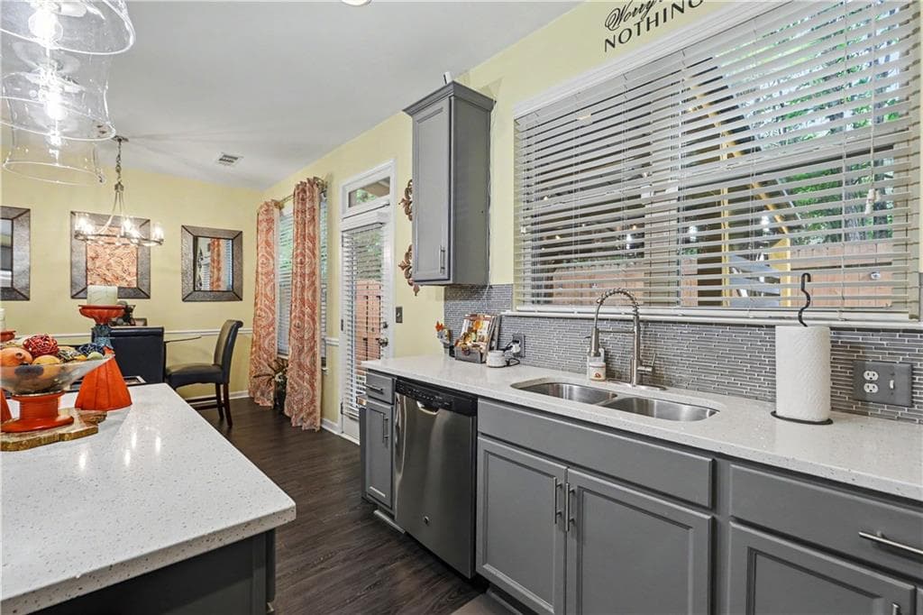 3 bedroom, 3 bathroom, 1,968 sq ft townhouse for sale at 5563 Radford Loop, Fairburn, GA 30213 — photo 2