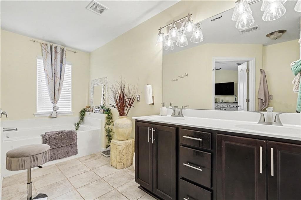 3 bedroom, 3 bathroom, 1,968 sq ft townhouse for sale at 5563 Radford Loop, Fairburn, GA 30213 — photo 4