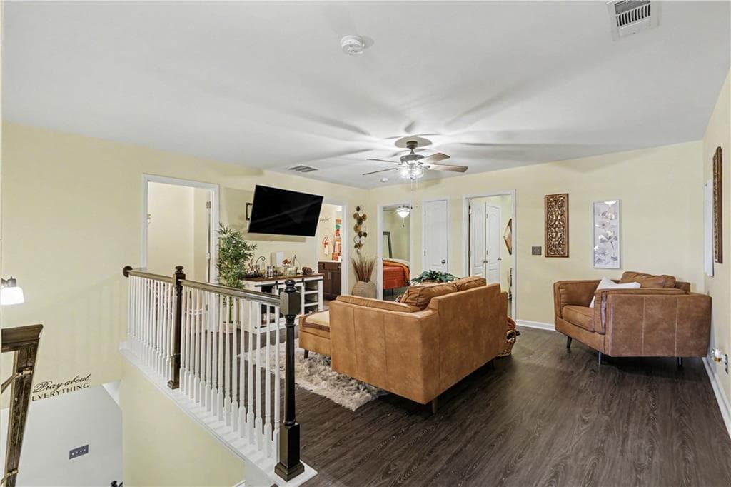 3 bedroom, 3 bathroom, 1,968 sq ft townhouse for sale at 5563 Radford Loop, Fairburn, GA 30213 — photo 5