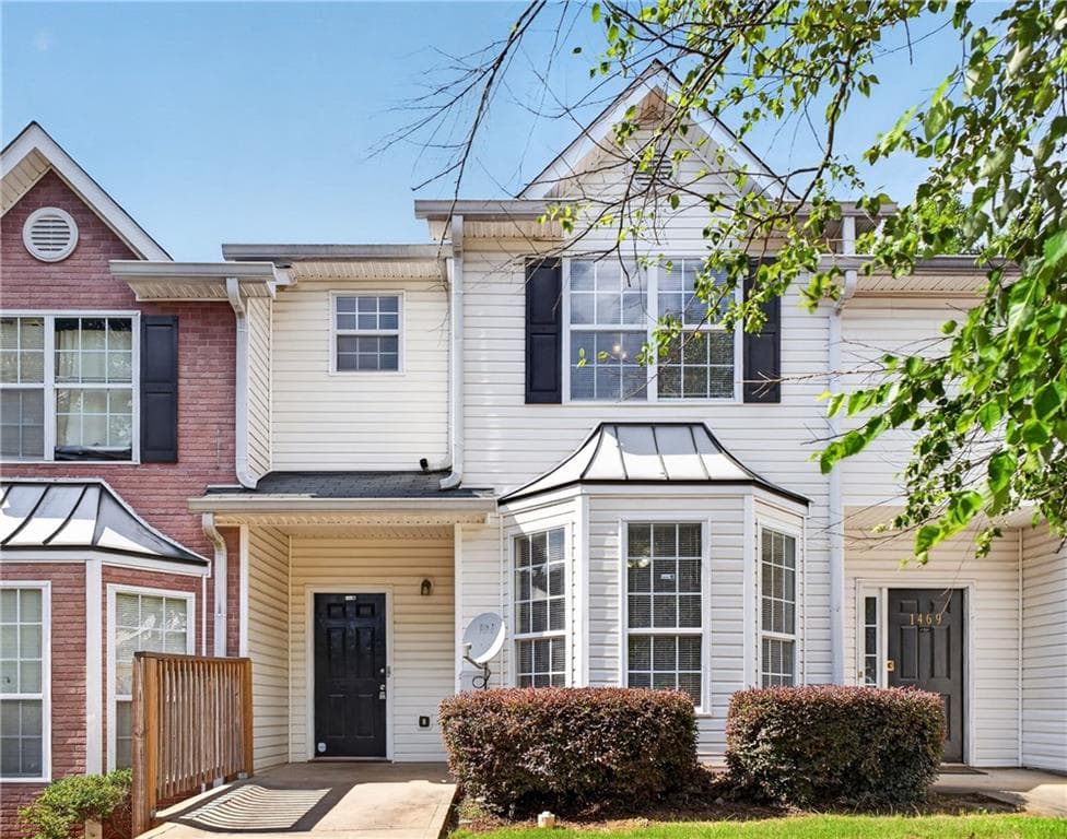 3 bedroom, 3 bathroom townhouse for rent at 1471 Riverrock Trail, Riverdale, GA 30296 for $1,800 a month