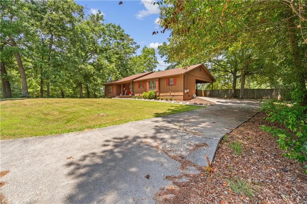 3 bedroom, 2 bathroom, 1,523 sq ft single family residence under contract at 234 Chiefvan Terrace, Calhoun, GA 30701 — photo 3