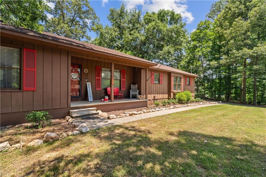 3 bedroom, 2 bathroom, 1,523 sq ft single family residence under contract at 234 Chiefvan Terrace, Calhoun, GA 30701 — photo 4