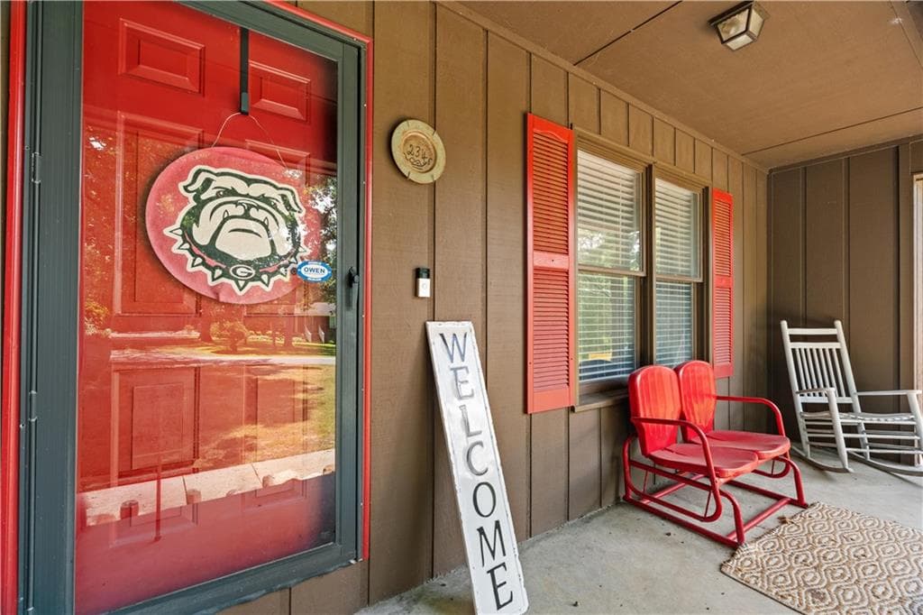 3 bedroom, 2 bathroom, 1,523 sq ft single family residence under contract at 234 Chiefvan Terrace, Calhoun, GA 30701 — photo 5