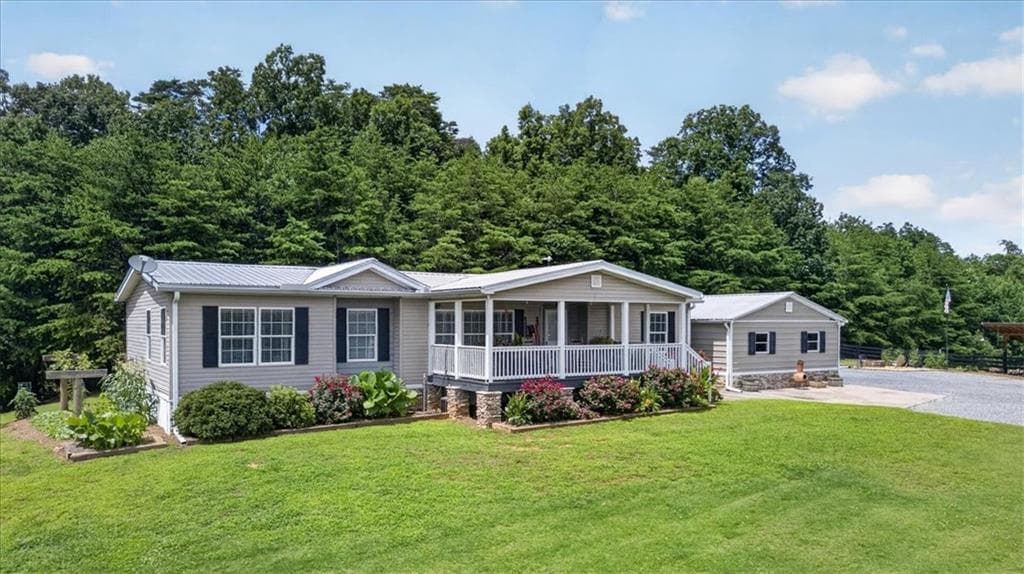 3 bedroom, 2 bathroom, 1,920 sq ft single family residence for sale at 290 Knucklesville Road, Rydal, GA 30171 — photo 4