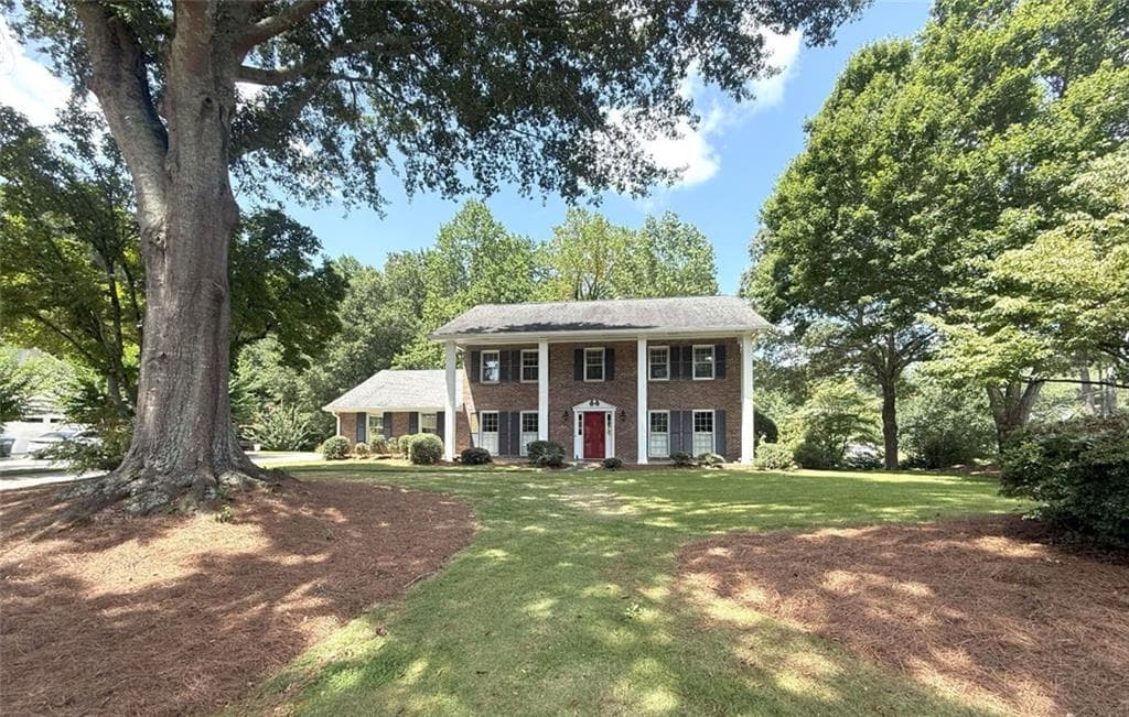 4 bedroom, 3 bathroom, 2,360 sq ft single family residence for rent at 1150 Falstaff Drive, Roswell, GA 30076 for $3,600 a month — photo 2