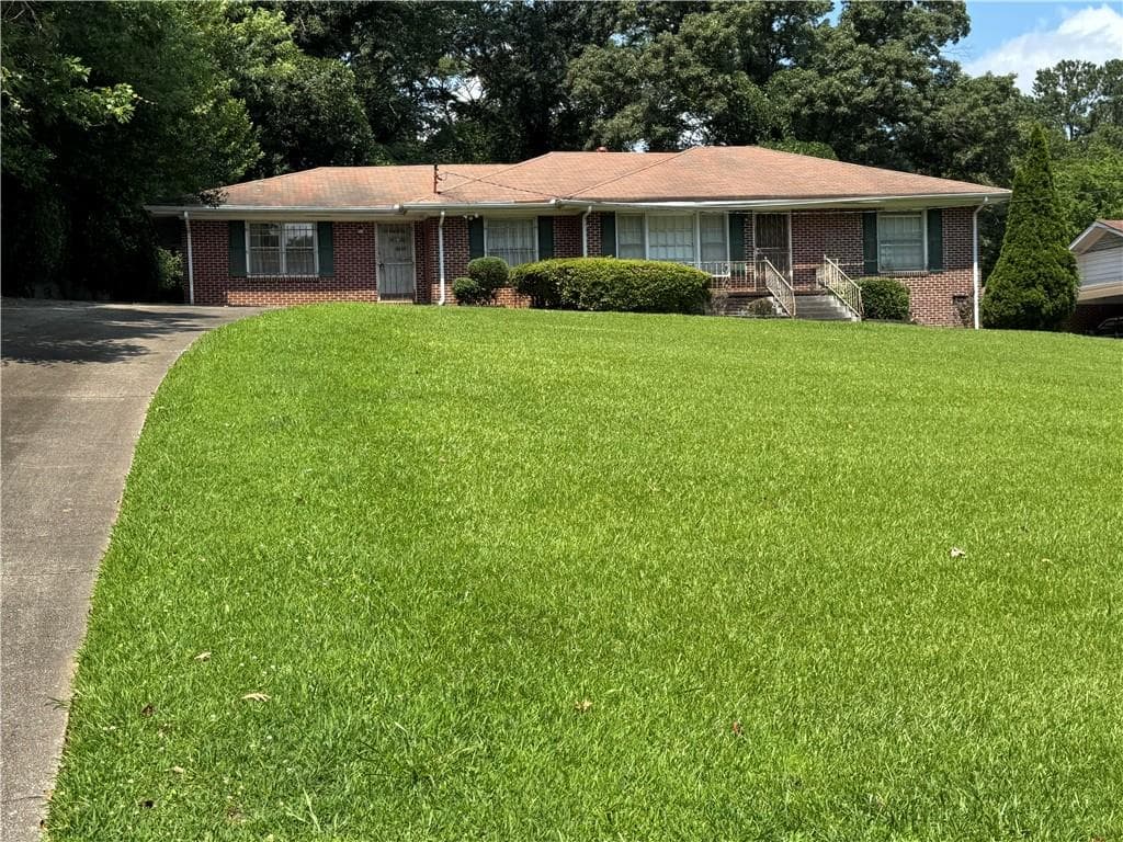 3 bedroom, 2 bathroom, 1,892 sq ft single family residence for sale at 1015 Lynhurst Drive, Atlanta, GA 30311 — photo 1 of 4