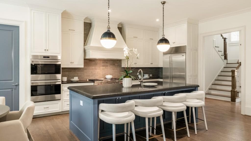 5 bedroom, 7 bathroom, 6,835 sq ft single family residence for sale at 723 Glenairy Court, Sandy Springs, GA 30328 — photo 8
