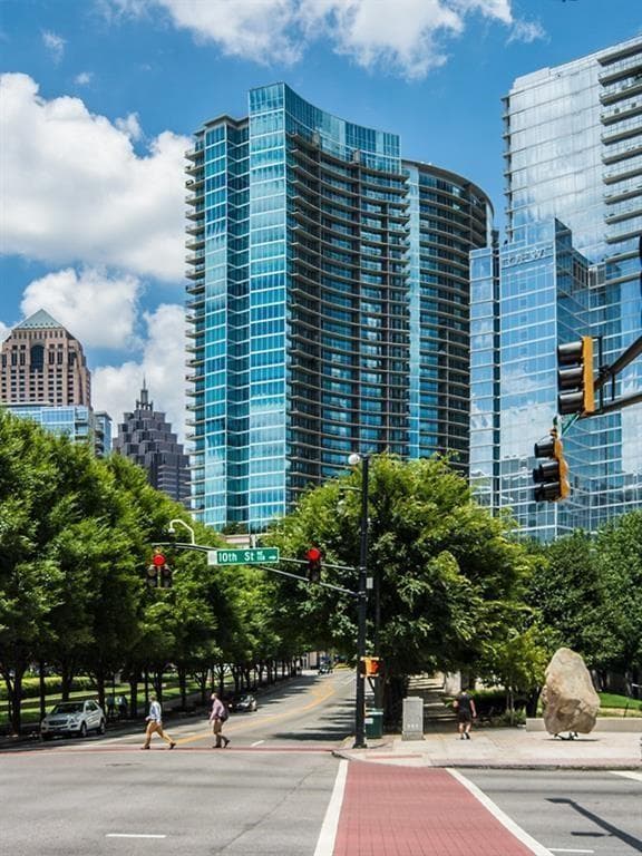 1 bedroom, 1 bathroom, 864 sq ft condominium for rent at 1080 Peachtree Street 2015, Atlanta, GA 30309 for $2,400 a month — photo 1 of 11