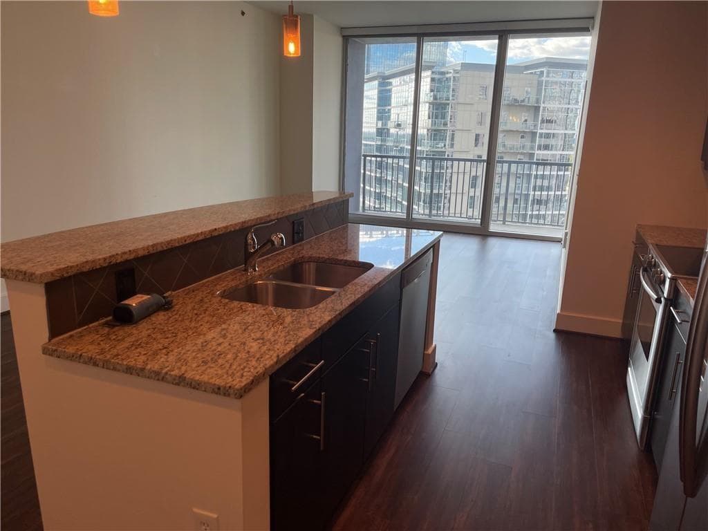 1 bedroom, 1 bathroom, 864 sq ft condominium for rent at 1080 Peachtree Street 2015, Atlanta, GA 30309 for $2,400 a month — photo 2