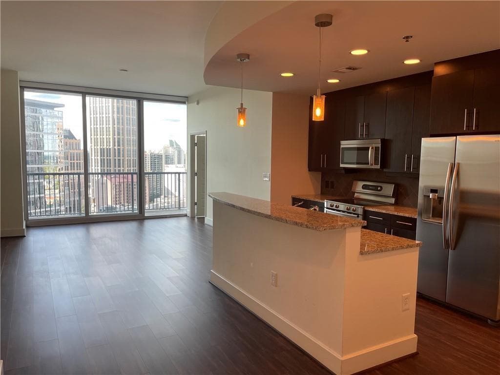 1 bedroom, 1 bathroom, 864 sq ft condominium for rent at 1080 Peachtree Street 2015, Atlanta, GA 30309 for $2,400 a month — photo 4