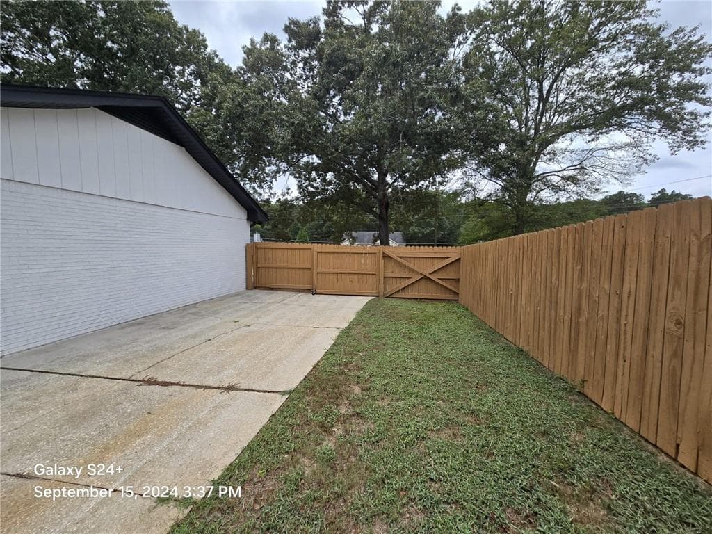 4 bedroom, 3 bathroom, 1,944 sq ft single family residence for rent at 1670 Christian Circle, Conyers, GA 30013 for $2,675 a month — photo 9