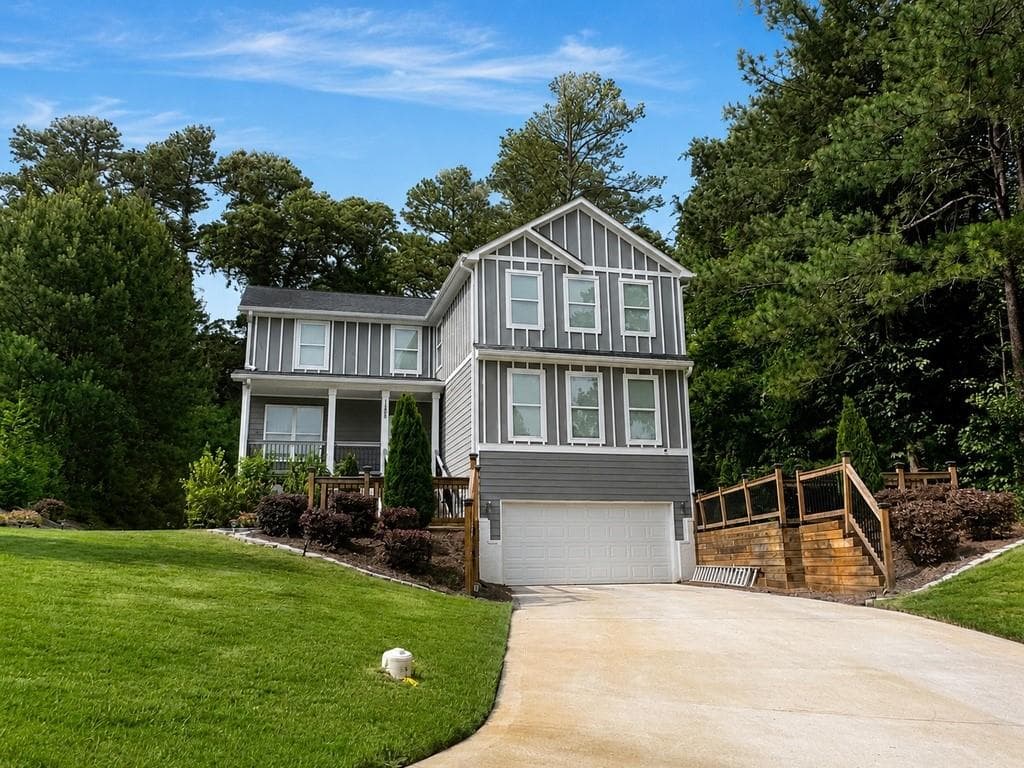 4 bedroom, 2 bathroom, 3,322 sq ft single family residence for sale at 655 Transit Circle, Atlanta, GA 30349 — photo 3