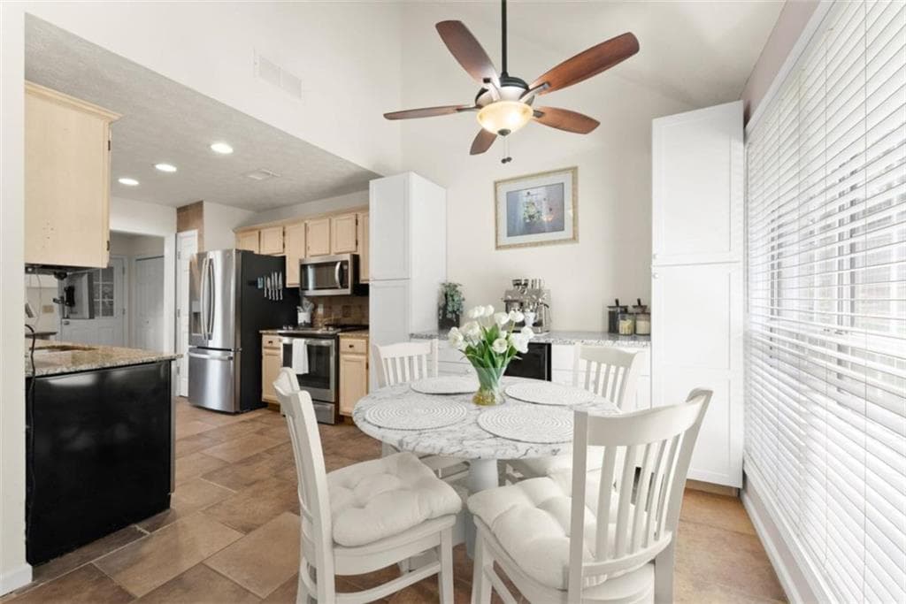 3 bedroom, 2 bathroom single family residence under contract at 2035 Huntington Hill Trace, Buford, GA 30519 — photo 10