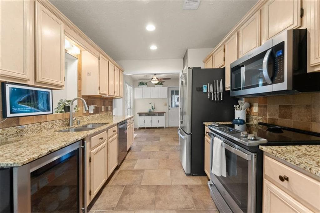 3 bedroom, 2 bathroom single family residence under contract at 2035 Huntington Hill Trace, Buford, GA 30519 — photo 8
