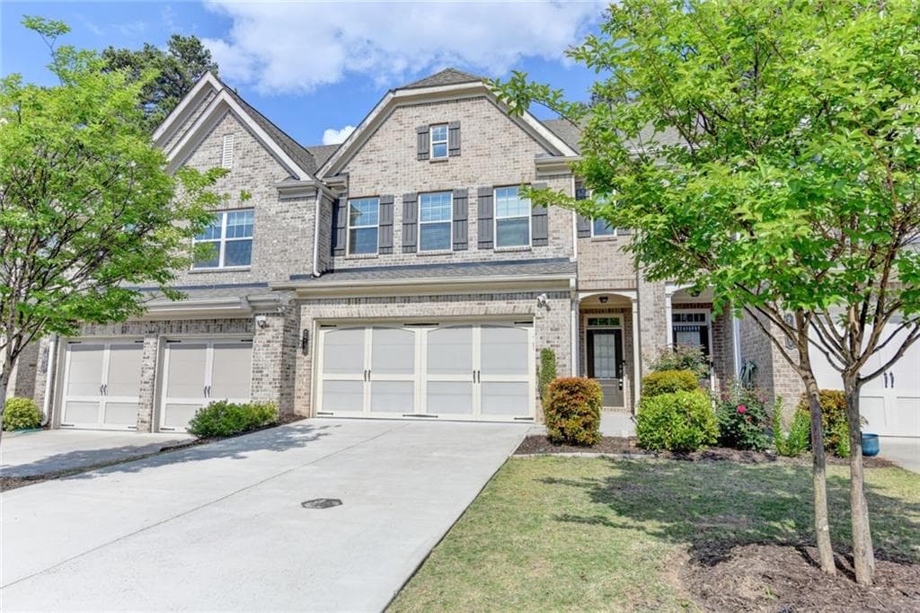 3 bedroom, 3 bathroom, 1,932 sq ft townhouse for rent at 7245 Heritage Oak Court, Cumming, GA 30040 for $2,350 a month — photo 2