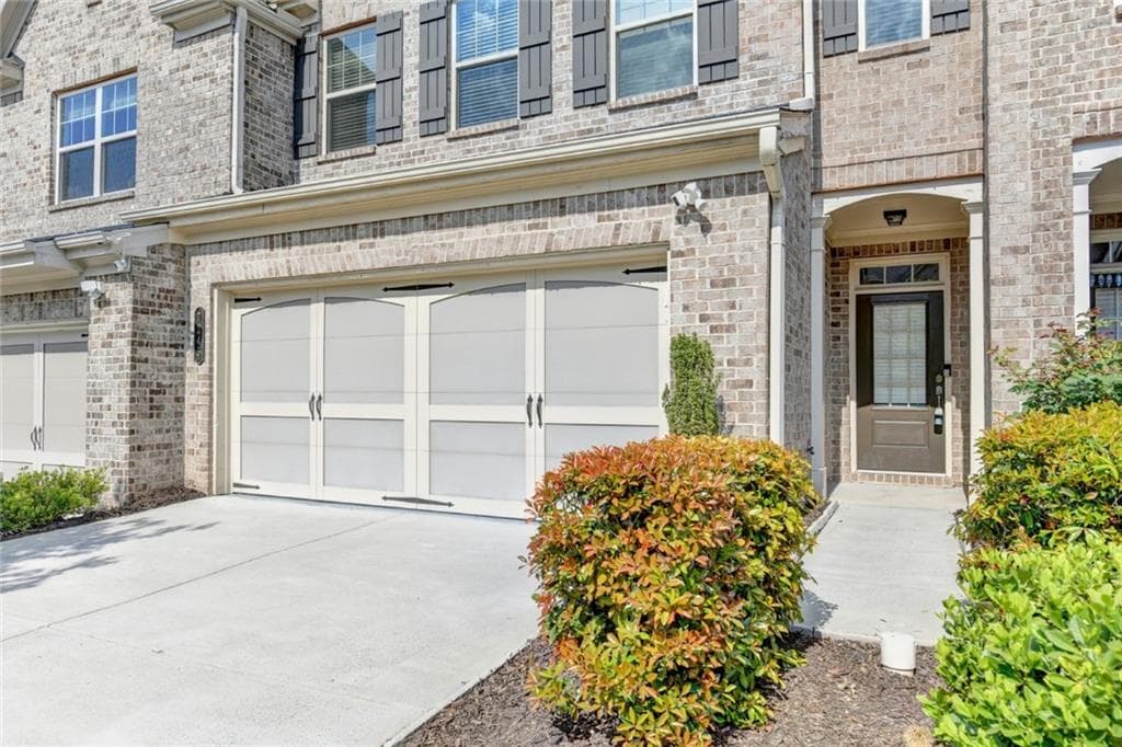 3 bedroom, 3 bathroom, 1,932 sq ft townhouse for rent at 7245 Heritage Oak Court, Cumming, GA 30040 for $2,350 a month — photo 3