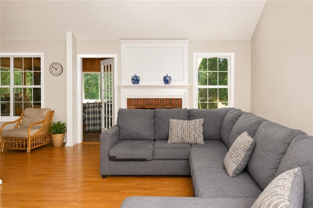 4 bedroom, 3 bathroom, 2,259 sq ft single family residence for sale at 4170 Gables Place, Buford, GA 30519 — photo 2