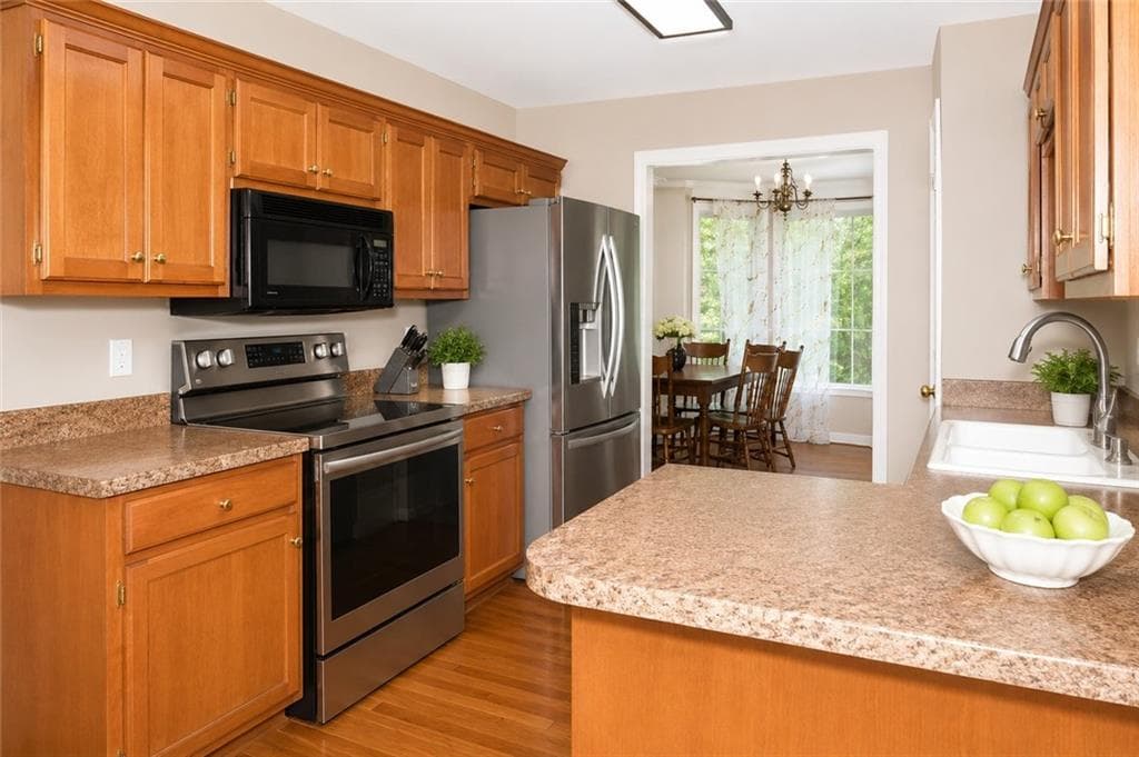 4 bedroom, 3 bathroom, 2,259 sq ft single family residence for sale at 4170 Gables Place, Buford, GA 30519 — photo 4