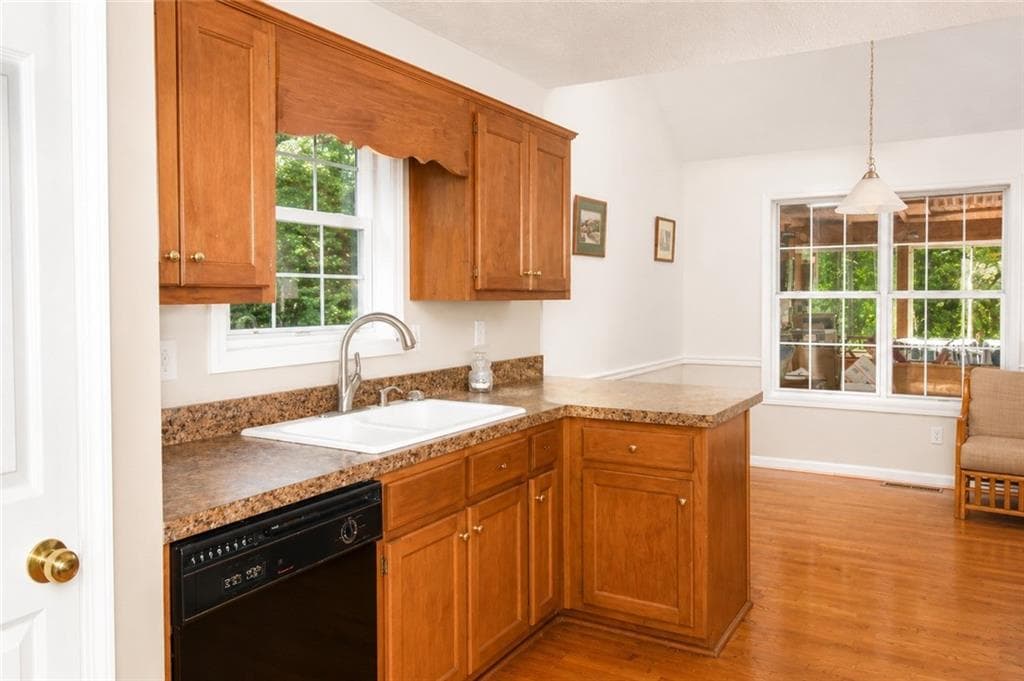 4 bedroom, 3 bathroom, 2,259 sq ft single family residence for sale at 4170 Gables Place, Buford, GA 30519 — photo 5