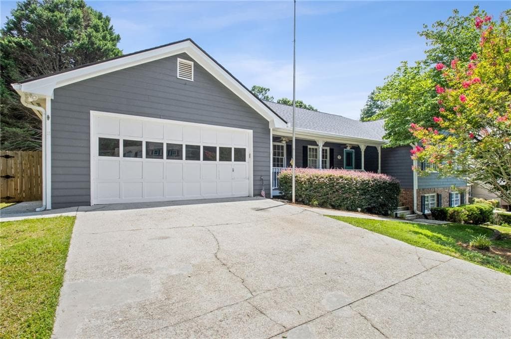 3 bedroom, 2 bathroom, 2,470 sq ft single family residence for sale at 1192 Lakeview Road, Grayson, GA 30017 — photo 1 of 70