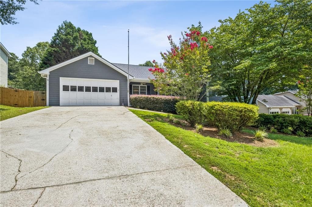 3 bedroom, 2 bathroom, 2,470 sq ft single family residence for sale at 1192 Lakeview Road, Grayson, GA 30017 — photo 2