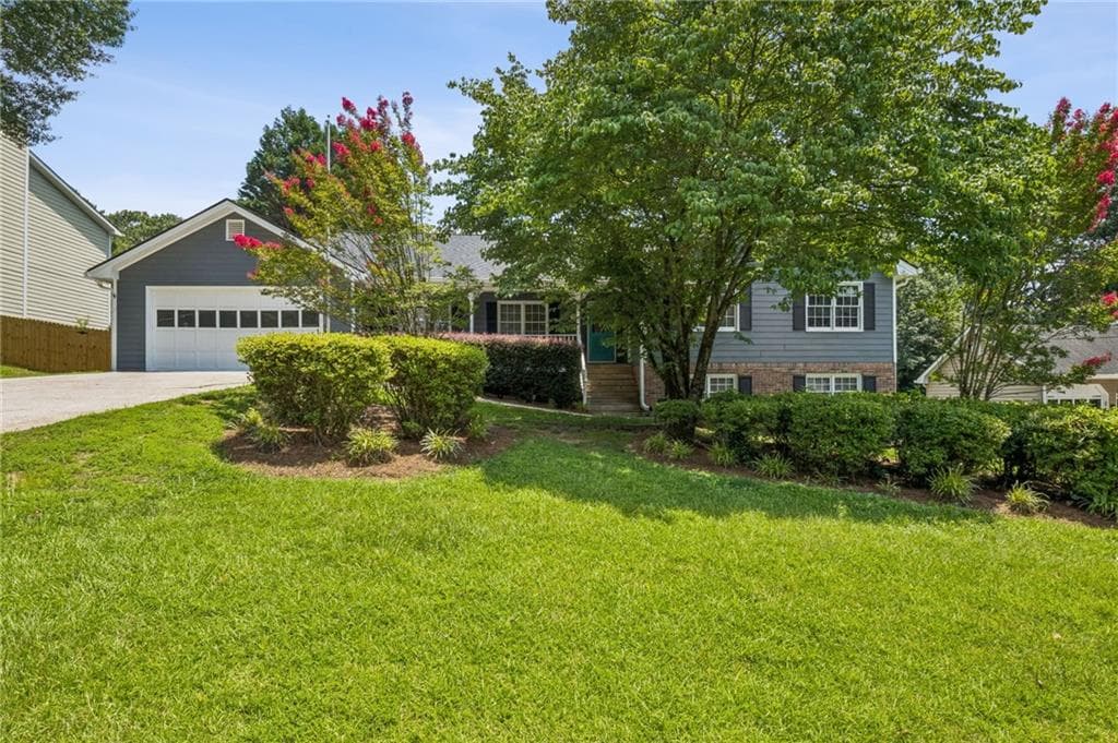 3 bedroom, 2 bathroom, 2,470 sq ft single family residence for sale at 1192 Lakeview Road, Grayson, GA 30017 — photo 3