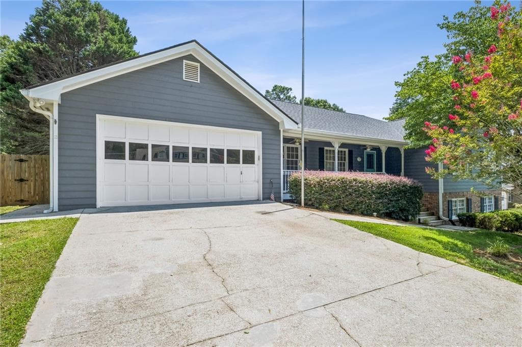 3 bedroom, 2 bathroom, 2,470 sq ft single family residence for sale at 1192 Lakeview Road, Grayson, GA 30017 — photo 4