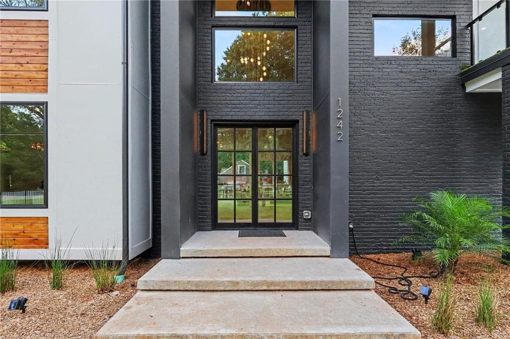 6 bedroom, 4 bathroom, 7,587 sq ft single family residence for sale at 1242 Brook Forest Drive, Atlanta, GA 30324 — photo 3