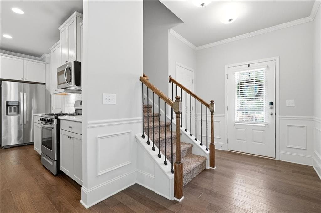 4 bedroom, 3 bathroom, 2,078 sq ft single family residence for sale at 6464 Crosscreek Lane, Flowery Branch, GA 30542 — photo 8